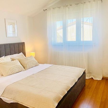 Luxury Apartments Vanessa, Njivice Bagian luar foto